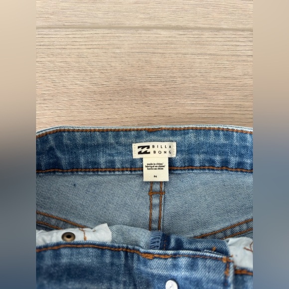 BILLABONG Blue Jean Shorts High-Waisted Frayed Hem 🩵🤍
*NEW WITH TAGS 🏷️ - Picture 6 of 8